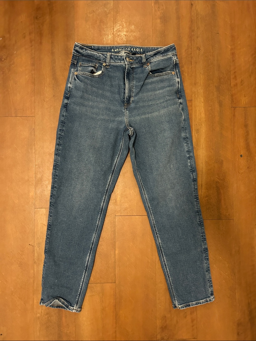 American Eagle Outfitters High-Rise Mom Jeans in Blue